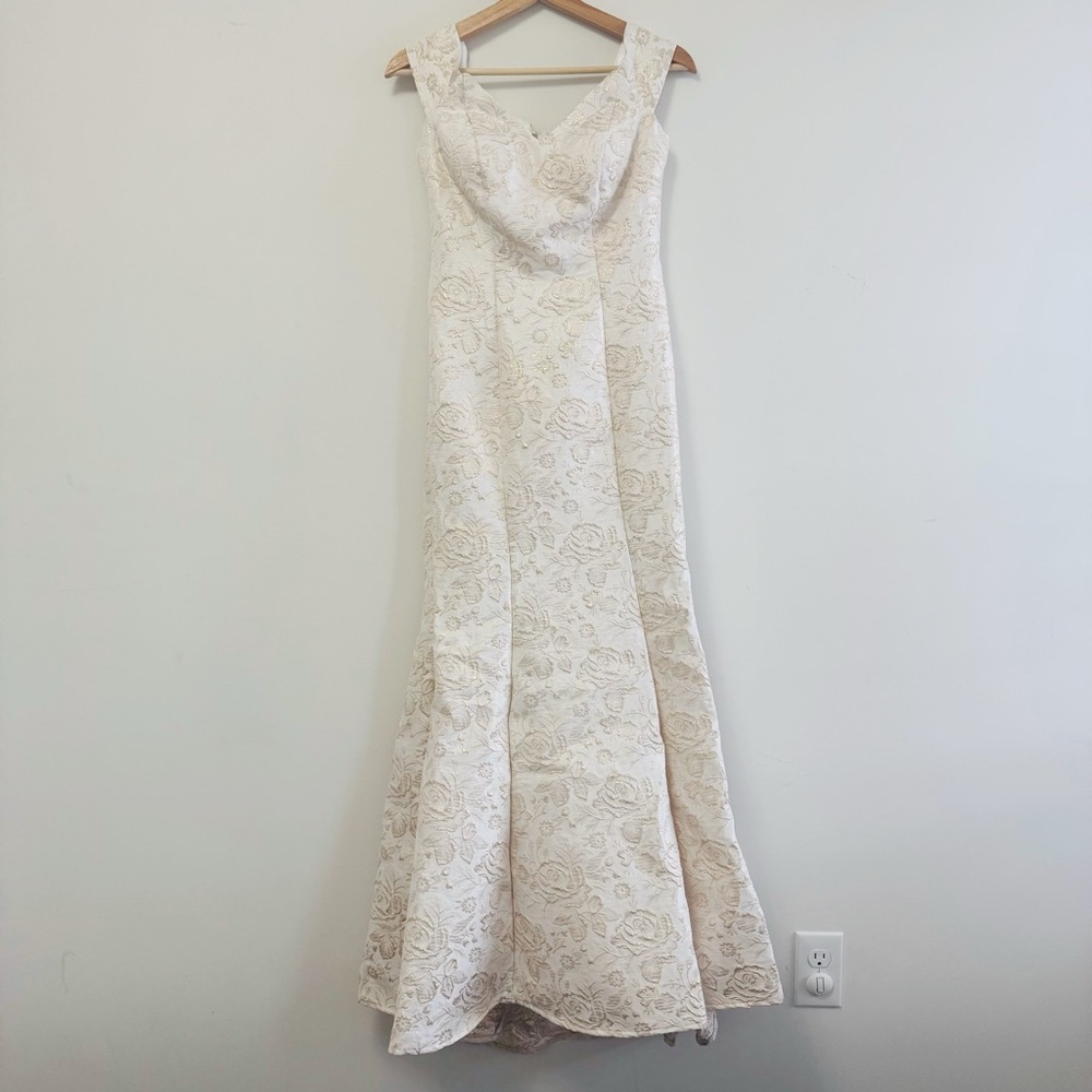 Sleeveless Ivory Floral Formal Evening Gown Wedding Gown
